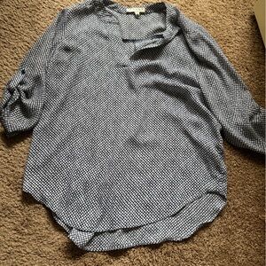 Cute blue and white top!